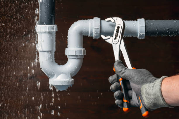 Professional Burst Pipe Repair technician working in Franklin, IL